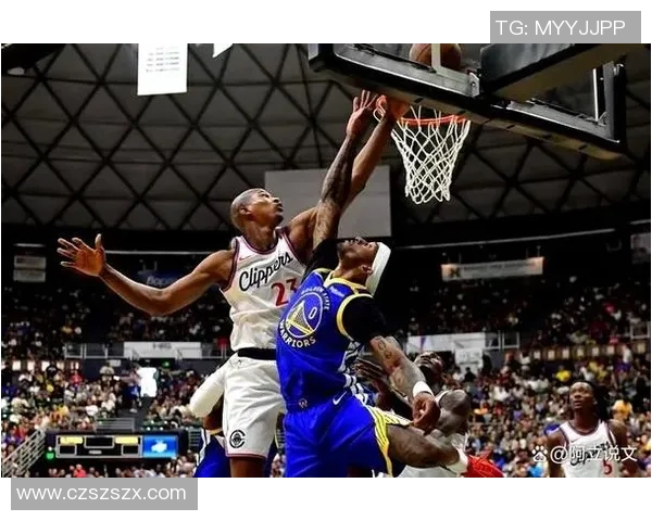 骑士与勇士激战正酣NBA赛场上演精彩对决引发球迷热议